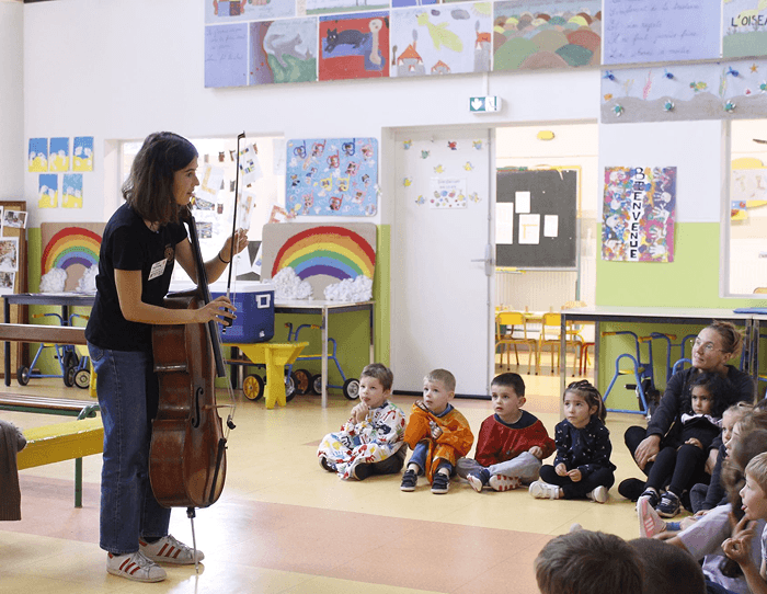 Performance in a classroom with children